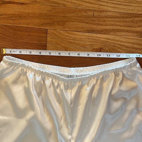 Satin and feather pajamas - Picture 4 of 8